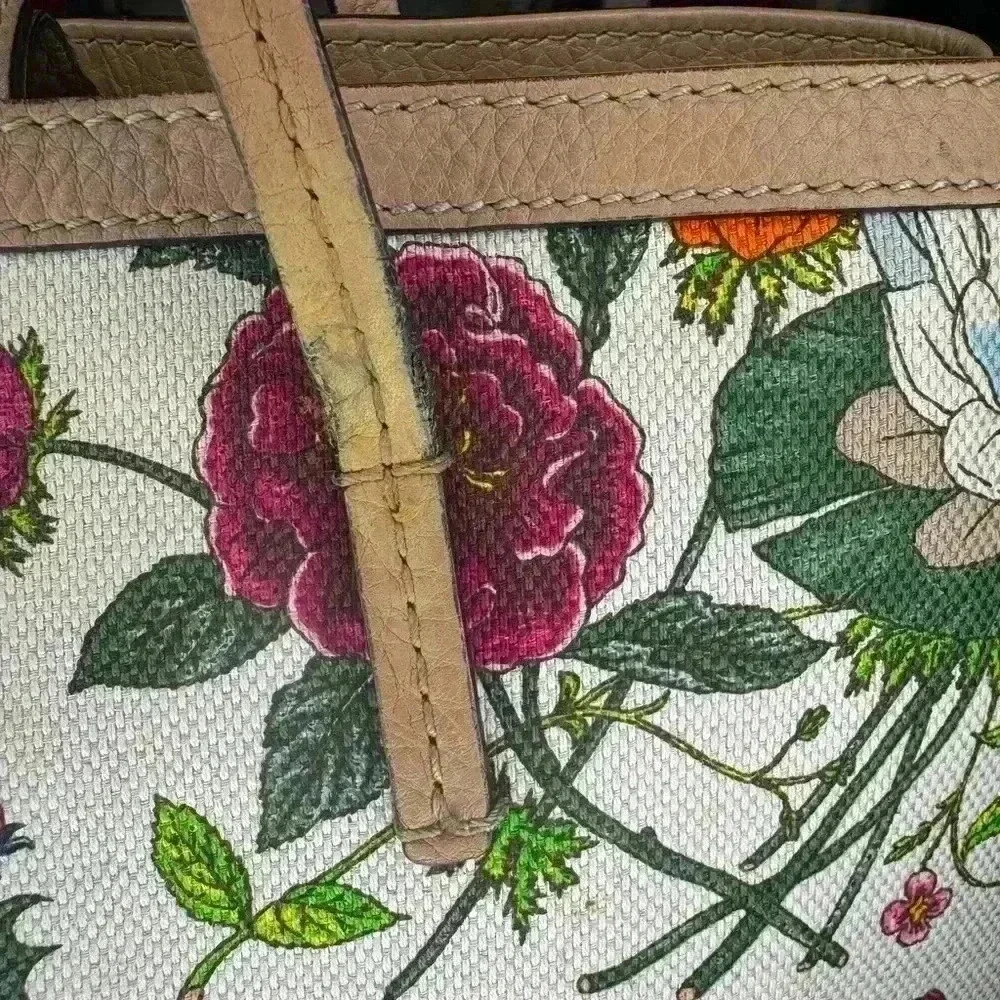 Gucci Vintage Medium Floral Camvas Pink/Beige Leather Tote Bag.